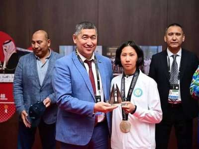 Руслан Есеналин Азия ойындарының жүлдегері астаналық Анель Цойды құттықтады