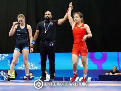 Президент балуан Шұғыла Өмірбекті жеңісімен құттықтады