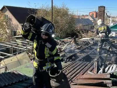 Астаналық құтқарушылар өрттен үш газ баллонын алып шықты (ВИДЕО)