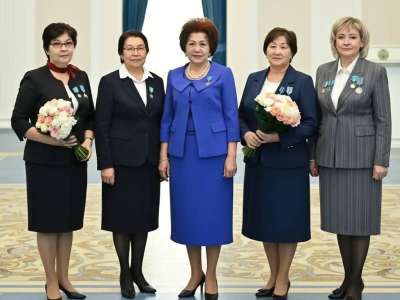 Мектептерде қанша «Еңбек Ері» атағын алған ұстаз қызмет етеді