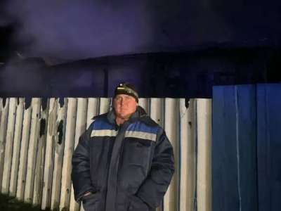 ШҚО-да ер адам өртеніп жатқан үйден көршісінің екі баласын құтқарып қалды