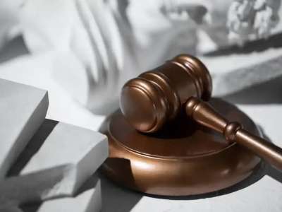 Сенат Жоғарғы Соттың үш судьясын қызметінен босатты