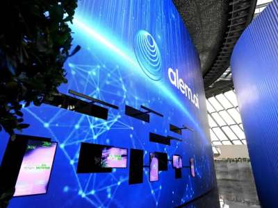 Қазақстан және Мажарстан президенттері Alem.AI халықаралық жасанды интеллект орталығын аралап көрді