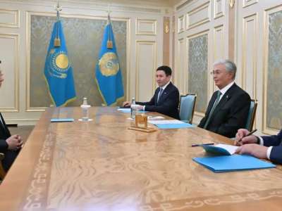 Мемлекет басшысы Sinovation Ventures және 01ai компанияларының бас директоры Ли Кай Фуды қабылдады