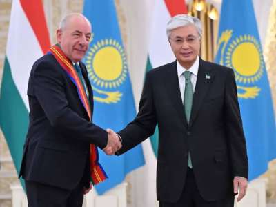 Мемлекет басшысы Мажарстан Президентін І дәрежелі «Достық» орденімен марапаттады