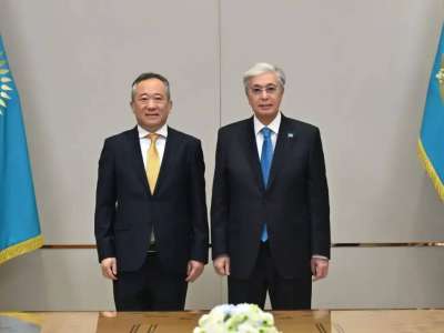 Мемлекет басшысы Бейжің Тіл және мәдениет университетінің президенті Дуань Пэнді қабылдады