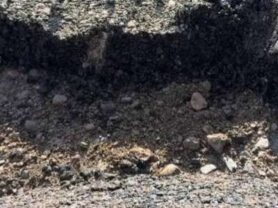 Абай облысында әкім сапасыз салынған асфальтты қопарып, жұмысты тоқтатты