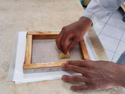 Қолжазбалар және сирек кітаптар ұлттық орталығында қағаз құю әдісі енгізілді