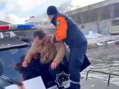 Елордалық құтқарушылар суға секірген жас жігітті құтқарып қалды (ВИДЕО)