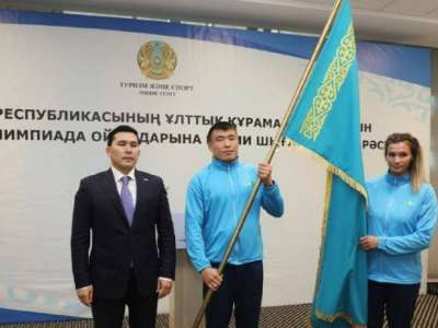 Министр XXV жазғы Сурдлимпиада ойындарына қатысатын ұлттық құрамаға Мемлекеттік Туды табыс етті