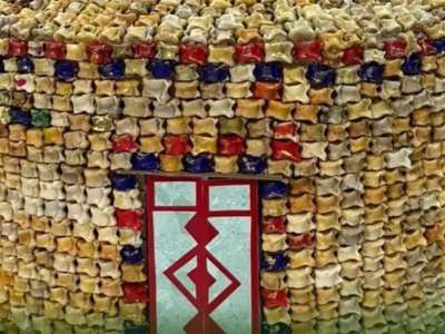 Ақтөбеде оқушылар 4 мың асықтан киіз үй макетін жасады