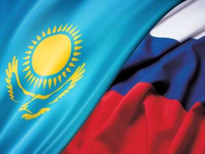 Қазақстанның көк туы Мәскеу көшелерінде желбіреп тұр (ВИДЕО)