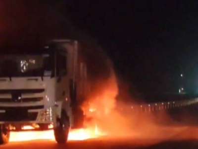 «Алматы-Өскемен» тасжолында жүк көлігі өртенді (видео)