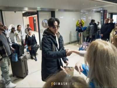 Берлин әуежайында шетелдік фанат Димашқа күй шертіп берді