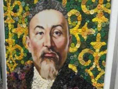 Астаналық бүлдіршіндер түймеден Абай Құнанбайұлының портретін жасады
