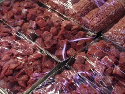 Астана базарында заңсыз ет сатқандар анықталды