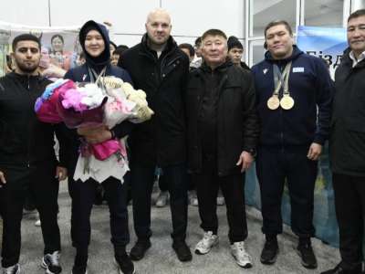 Астаналықтар Жапонияда өтіп жатқан Сурдлимпиада ойындарынан жеңіспен оралған спортшыларды қарсы алды