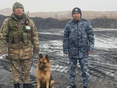 Ұландық сарбаздар түрмеге телефон алып өтпек болғандардың жолын кесті