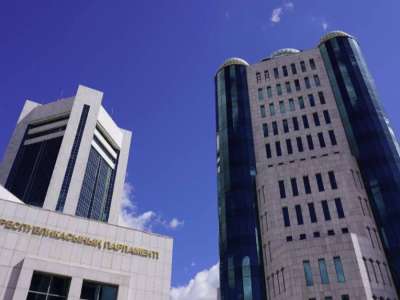 Медицина қызметкерлеріне зорлық-зомбылық көрсеткендерге жаза қатаңдайды — Мәжіліс