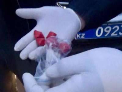 Павлодарда магнит арқылы есірткіні жасырын қойып жүрген күдікті ұсталды