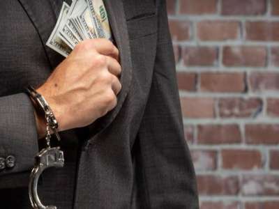 Абай облысында ауылдық округтің бұрынғы әкімі бюджет қаражатын жымқырғаны үшін сотталды