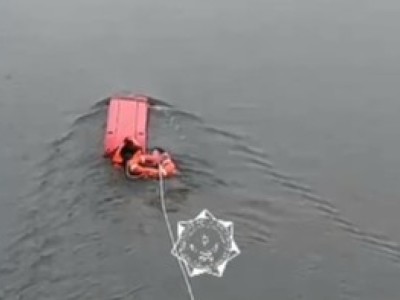 Астаналық құтқарушылар көпірден секірген қызды құтқарды