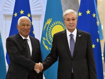 Тоқаев Ақордада Еуропалық Кеңес Президентін қарсы алды