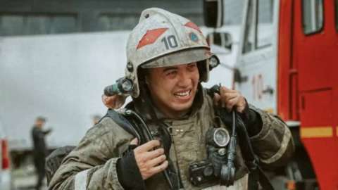 Бірнеше адамның өмірін аман алып қалған астаналық өрт сөндіруші