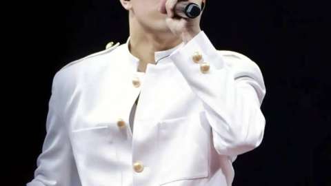 «Сен кішкентай баланың тірлігін жасадың»: Димаш желіде қазақ тіліне қатысты жазба жариялады