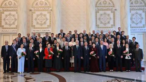 Республика күніне орай Мемлекет басшысы елге еңбегі сіңген азаматтарды марапаттады