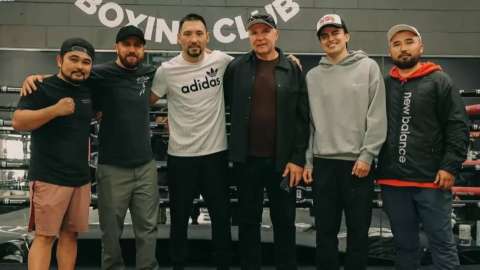 Василий Ломаченко Жәнібек Әлімханұлына сәттілік тіледі