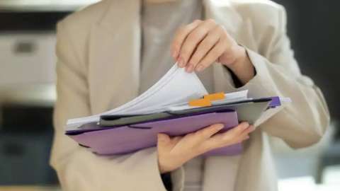 Аяғы ауыр әйелдердің атына заңсыз әлеуметтік төлемдерді рәсімдеген күдікті ұсталды