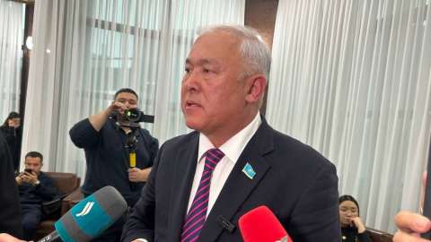 "Мемлекеттік қауіпсіздік мәселесі": Әбенов құжаттарды цифрландыру туралы айтты