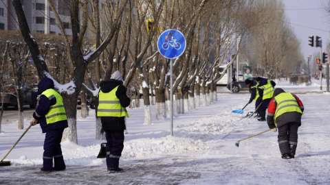 Елордада үш мыңға жуық жұмысшы қар тазалауға шықты