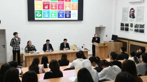 «Эко-Хаб» елордалық студенттерге қалдықтарды қайта өңдеудің маңыздылығы туралы түсіндірді