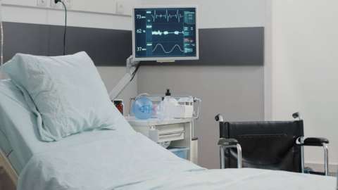 Астанада үстіне кондиционер қондырғысының бөлігі құлаған фельдшер қайтыс болды