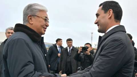 Қасым-Жомарт Тоқаев Сердар Бердімұхамедовті қарсы алды