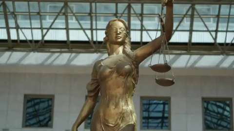 Әйеліне темір қалақ лақтырған күйеуіне сот үкімі шықты