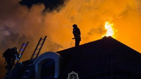 Елордада екі қабатты ғимараттан өрт шықты