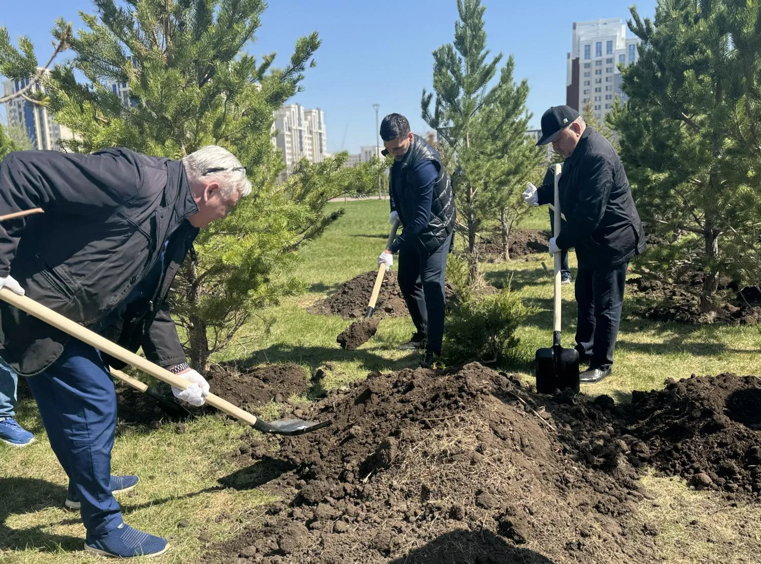 Елорда мәслихатының депутаттары сенбілікке шықты