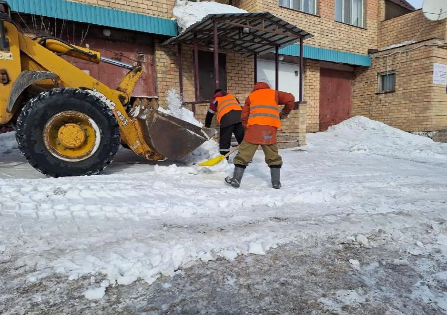 Елордадан бір түнде 25 мың текше метр қар шығарылды