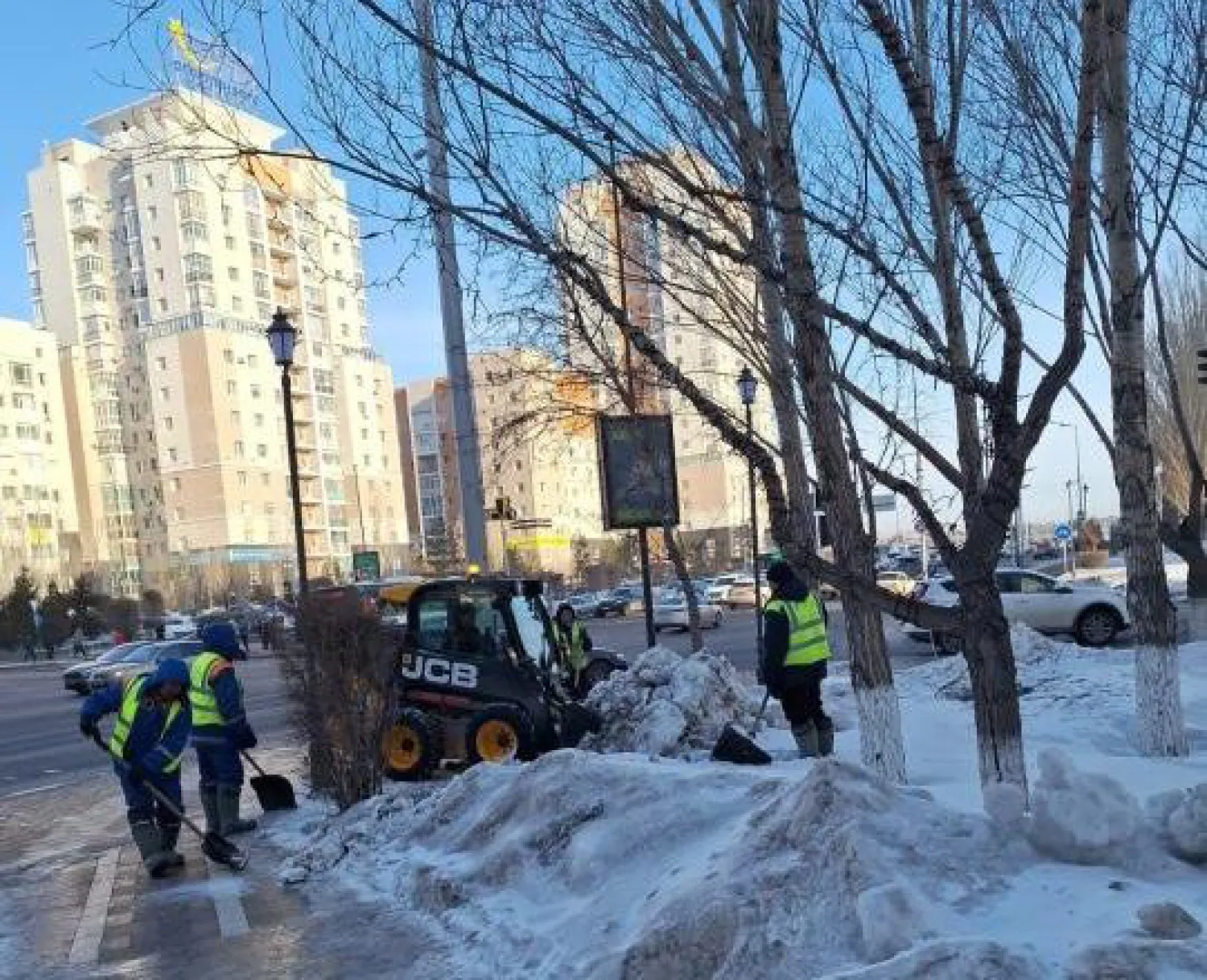 Елордада қар күреуге 2 мыңнан астам жұмысшы шықты