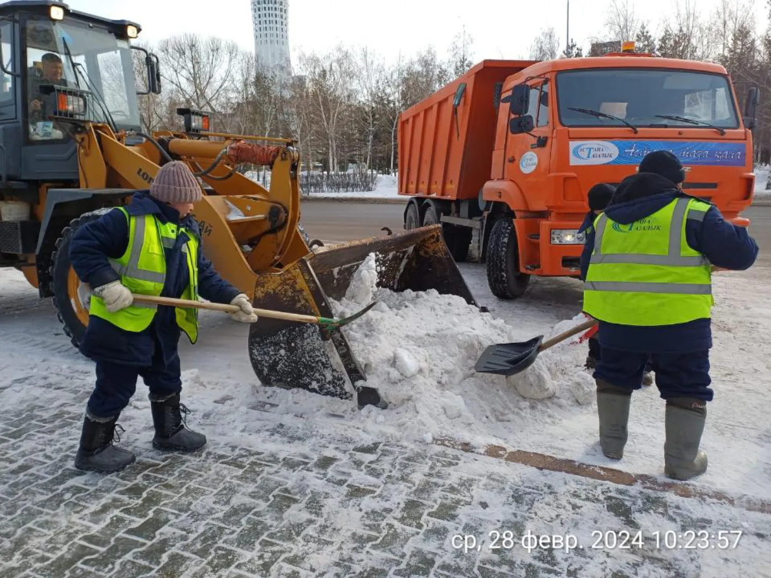 Елордада қар тазалауға 2 мыңнан астам жұмысшы жұмылдырылды