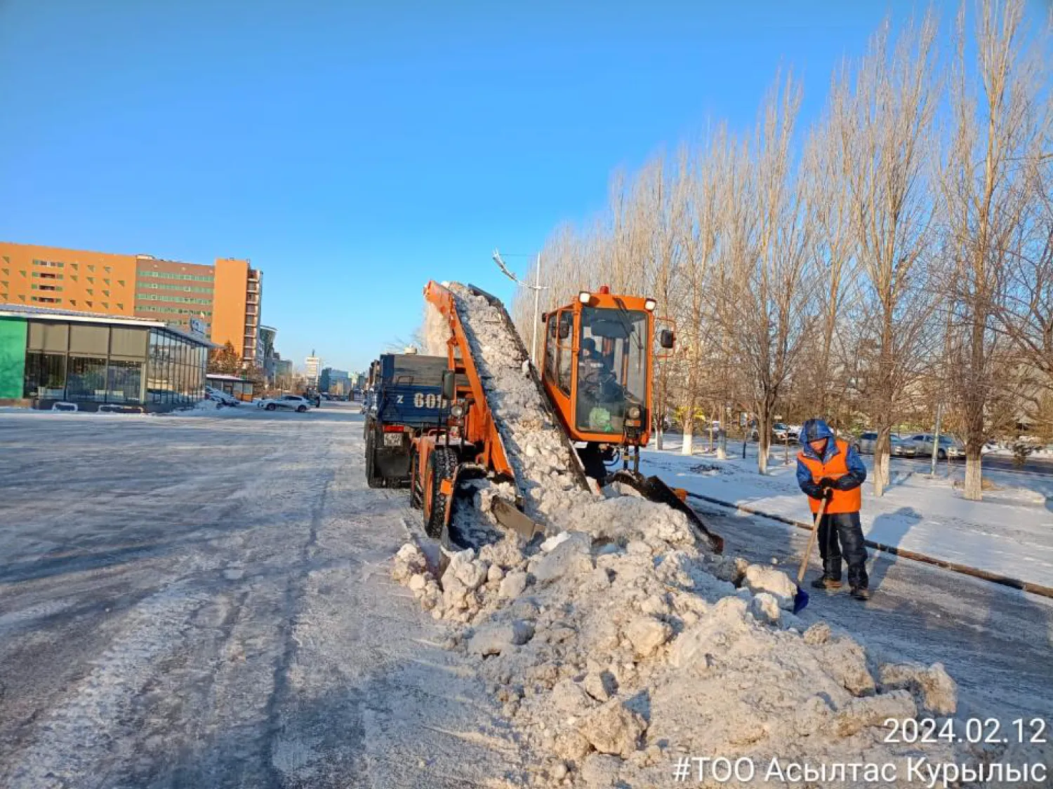 Елордада қар тазалауға 2,4 мыңнан астам жол жұмысшы жұмылдырылды