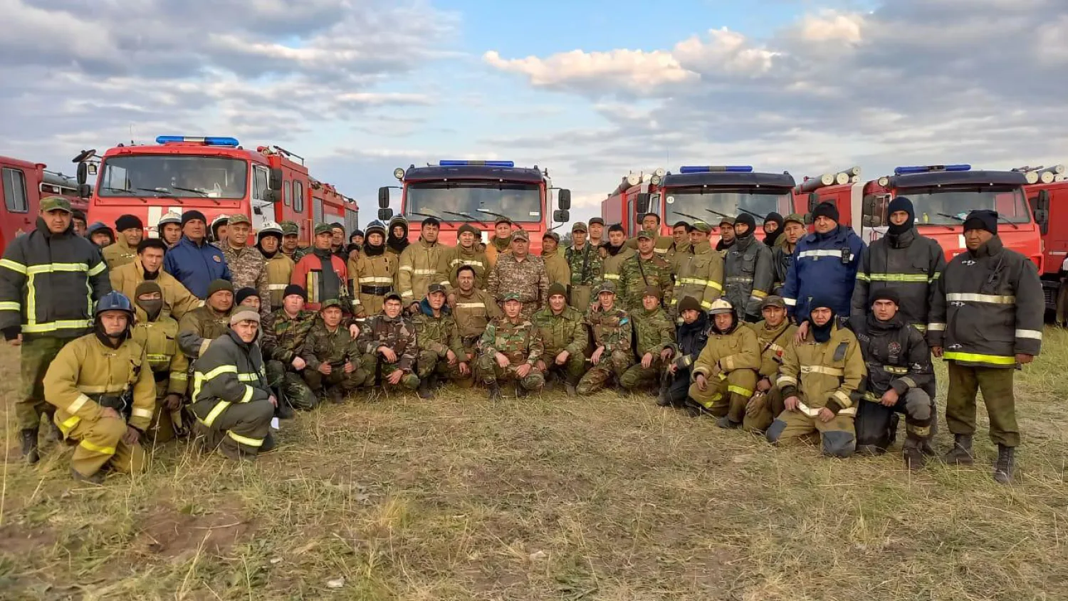 Өрт сөндірушілер құрғақ жерлерді сөндіруді жалғастырып жатыр