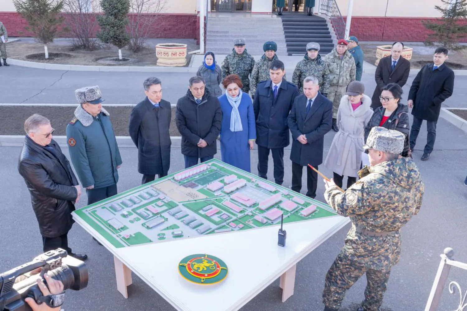 Сенаторлар елордадағы әскери бөлімнің жағдайымен танысты