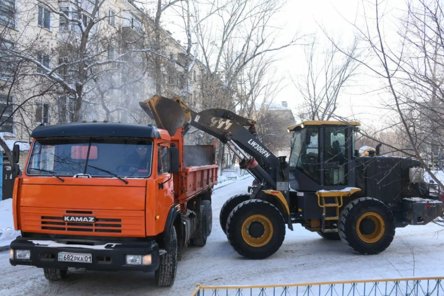 Астанадан бір түнде 12 мың текше метрден аса қар шығарылды