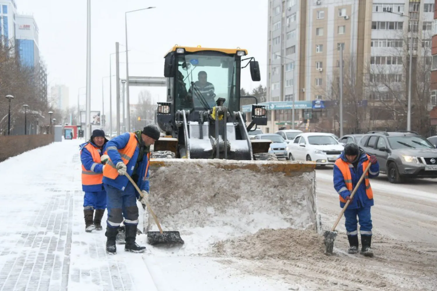 Астанада бір түнде 6,5 мың текше метр қар шығарылды