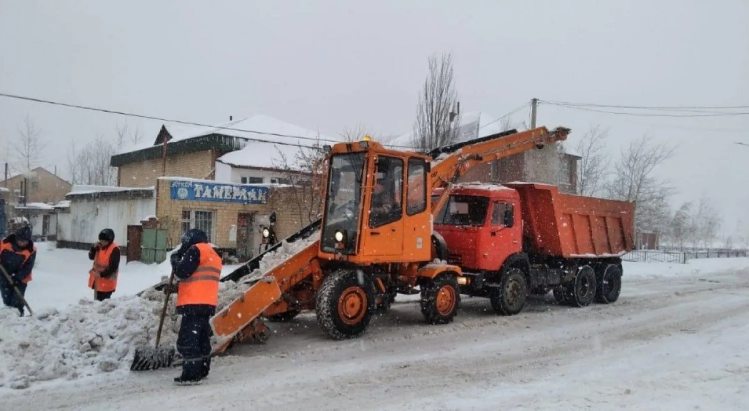 Елорда көшелерінің қарын күреуге 2 300-ге жуық жол жұмысшы шықты