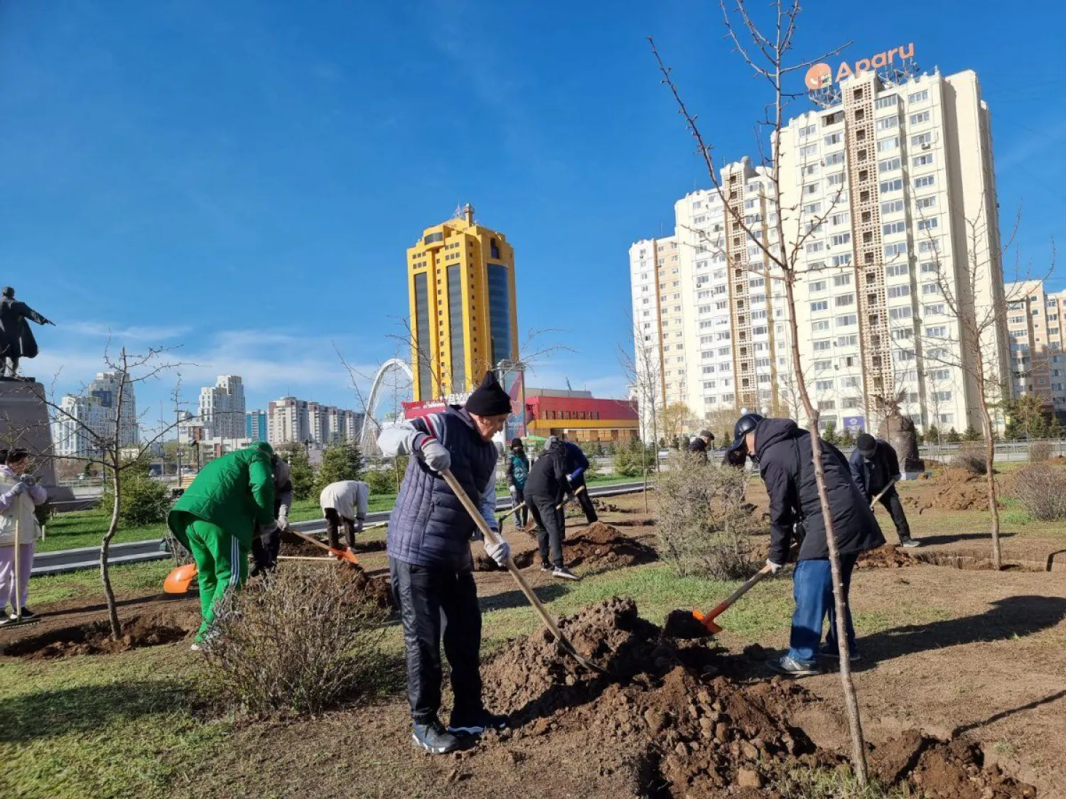 «Бірге – таза Қазақстан»: Елордада 4 мыңнан астам ағаш отырғызылды (ФОТОРЕПОРТАЖ)